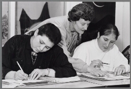 Nederlandse les aan buitenlandse vrouwen bij de Stichting Yasmin. 1990
