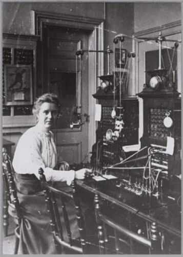 Telefoniste van het Rijkstelefoonkantoor te Almelo in de beginperiode 1917