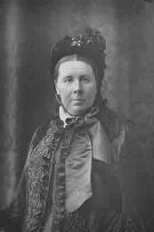 Portret van Emily Faithfull, Brits schrijver en uitgever. 1890?