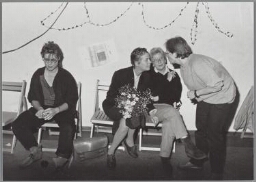 Afsluitingsavond van de vrouwenboekenweek in clubhuis deedrie 1985