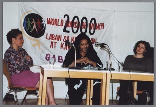 Van links naar rechts: Fenna Ulichki (MVVN), Ellin Robles en Halleh Gorashi tijdens een discussiemiddag over integratie georganiseerd door Stichting Zami, Pinay sa Holland, Chebba Meidenplaza, de Marokkaanse Vrouwenvereniging Nederland (MVVN) en Stichting Sitara in buurtcentrum Lydia, Amsterdam 2004
