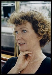 Portret van Anneke van Veen, aftredend bestuurslid van het Internationaal Informatiecentrum en Archief voor de Vrouwenbeweging (IIAV). 2008