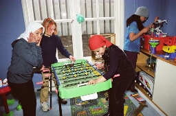 Eénjarig bestaan van buitenschoolse opvang de Vuurtoren 2002