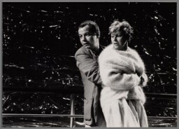 Het Spiegeltheater speelt 'Een zee van tijd'. 1983