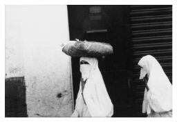 Twee Algerijns gesluierde vrouwen 197?