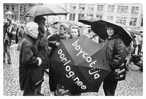 Vrouwen demonstreren tegen de Golfoorlog 1990