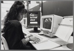 Lessen automatiseren bij de grafische opleiding van de Lena de Graafschool. 1988