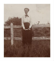 De 'clubmoeder' van het Jonge Vrouwen Gilde. 1916
