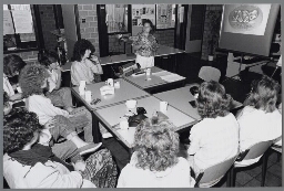 Moedergroep activiteit in buurtcentrum 1990