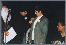 Uitreiking van de Zami-award 2001 aan de Iraanse vluchtelinge, sociologe en actief voor de verbetering van de positie van vluchtelingen : Parvin Shahbazy 2001