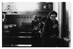 Italianen verlaten tijdens Palmzondag de kerk. 1979