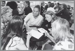 Workshop 'Een kijkje in de Toekomst' tijdens de bijeenkomst 'Vrouwen/Bewegingen en de Wereld', georganiseerd door de Stichting Vrouwen en Diversiteit 2003