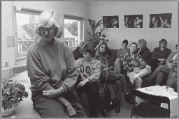 Ellen Lint opent vrouwenboekenweek in het vrouwencentrum. 1985