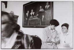 Bijeenkomst van vrouwelijke burgemeesters in het Frans Halsmuseum bij een regentesse schilderij. 1987