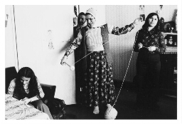 Turkse vrouwen maken een bruidsschat. 1978