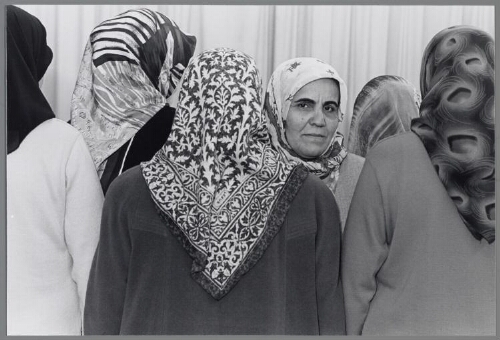 Moslimvrouwen in het buurtcentrum. 2001