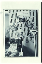 Stand van de afdeling 'De vrouw in beroep, bedrijf en sociaal werk': 'Vroedvrouwen' op de tentoonstelling 'De Nederlandse Vrouw 1898-1948'. 1948