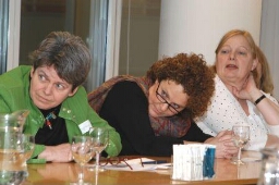 Tijdens Internationale Vrouwendag zijn er in het Haags stadhuis discussie en workshops georganiseerd door het Haags Vrouwennetwerk 2007