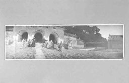Tijdens de wereldreis ten behoeve van propaganda voor het vrouwenkiesrecht bezoeken Aletta Jacobs en Carrie Chapman Catt de Manchu graftomben in China. 1912