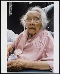 Indische vrouw in verpleeghuis Amstelhof 2002
