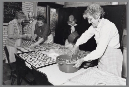 Vrijwilligersproject: vrouwen koken voor vrouwen. 198?