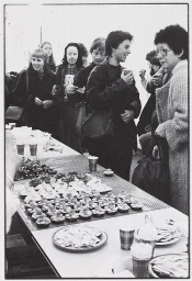 Opening van het pand op  Keizersgracht 10, waarin gevestigd zijn : IAV, IDC, LOVER, SVBK. 1982