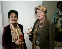Joan Ferrier (directeur E-Quality) en Tineke Lodders (voorzitter van de Visitatiecommissie Emancipatie) tijdens het netwerkgedeelte van de jaarlijkse E-Quality Prinsjesdagborrel. 2004