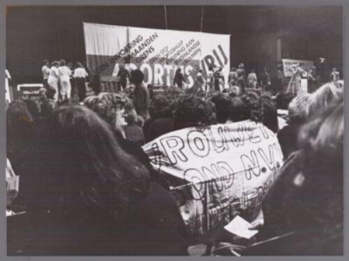 Podium tijdens de abortusmanifestatie in de Jaap Edenhal 1978 1978