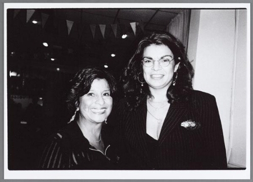 Lalla Weiss (rechts) met Olga Orman tijdens de uitreiking van de Zami Award 1998 met als thema 'Devotion & Dedication' 1998