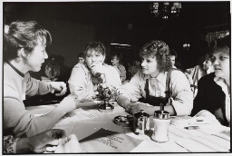 Nederlands Agrarisch Jongeren Kontact (NAJK) bijeenkomst voor de oprichting van een platform voor jonge boerinnen. 1989