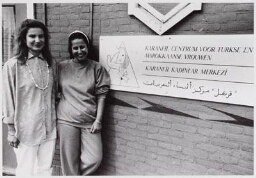 Turkse en Marokkaanse medewerksters van Karanfil. 1987