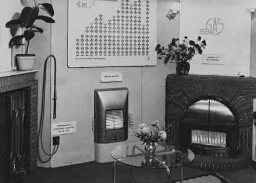 Stand Vereniging van Gasfabrikanten in Nederland op de tentoonstelling 'De Nederlandse Vrouw 1898-1948' 1948