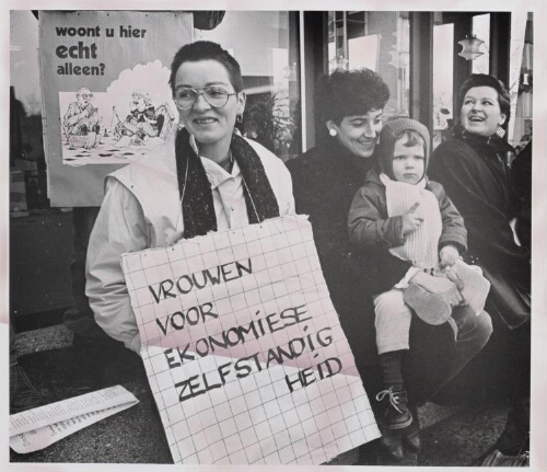 Actie van vrouwen bij het het arbeidsbureau voor economische zelfstandigheid 1984