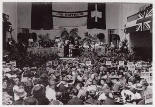 Overzicht van zaal met deelnemers aan het Internationale congres van de International Woman Suffrage Alliance (IWSA) de Wereldbond voor Vrouwenkiesrecht 1920