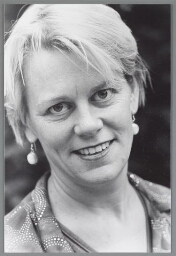 Portret van de voorzitter van de Vrouwen Alliantie, Mirjam de Rijk. 2003