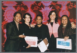 Van links naar rechts: Farida Pattisahusiwa, onbekende vrouw van St 2003