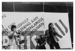 Popgroep Gerania treedt op tijdens een abortusmanifestatie 1978