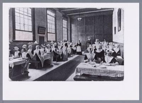 Meisjeseetzaal Burgerweeshuis 1904 1904