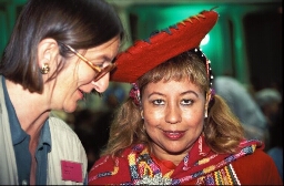 Beatrice en Peruaanse deelneemster in Kiev 1995