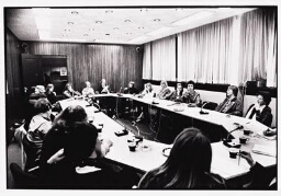 Vergadering Rooie vrouwen in de Partij van de Arbeid in het hoofdkantoor. 1981?
