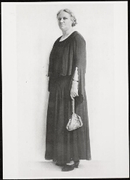 Portret van Suze Groeneweg, eerste vrouw in de tweede kamer (1918). 192?