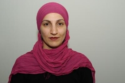 Moslima met hoofddoek. 2004