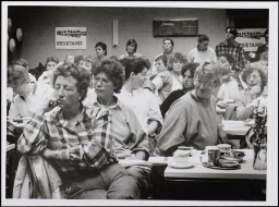 Bijeenkomst van Bijstandsvrouwen in een zaal in Utrecht, georganiseerd door het Landelijk Steunpunt Bijstandsvrouwen. 1985