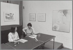 Avond rondom Carry van Bruggen met Alma van Donk en Govi Eiffinger in de Haagse Kunstkring in het kader van de vrouwenboekenweek. 1985