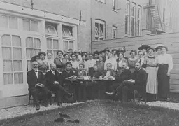 Opening nieuw gebouw der school voor maatschappelijk werk. 1913