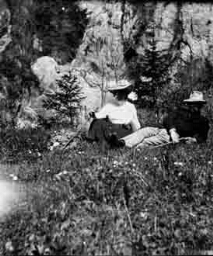 Johanna Westerdijk tijdens een vakantie aan het mer van Lugano 1908