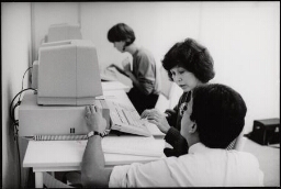 Computeropleiding voor vrouwen, die een baan willen. 1985?