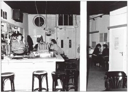 Het interieur van kafee de Feeks op een rustig uurtje. 1983