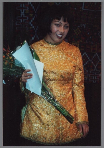 Turkse modeontwerper Elif Katik tijdens de uitreiking van de Zami Award 1999 met als thema 'mode en diversiteit' 1999