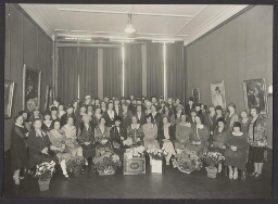 Groepsfoto ter gelegenheid van het 5 jarig bestaan van de Nederlandsche Vrouwenclub 1929